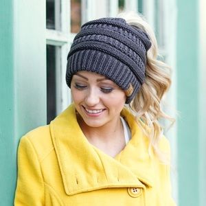 Messy Bun / Ponytail Knit Beanie (NWOT)